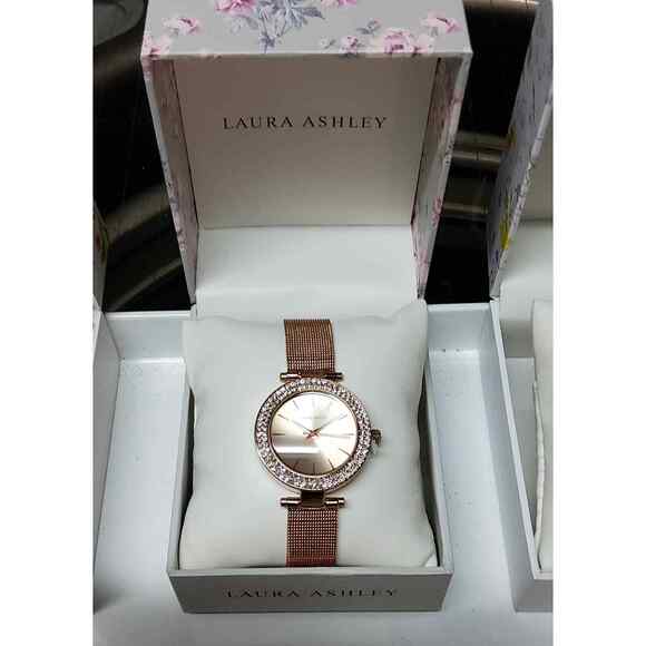 WOMEN'S DESIGNER WRIST WATCH IN LAURA ASHLEY GIFT BOX! CHOOSE ONE - BRAND NEW! - Picture 4 of 9